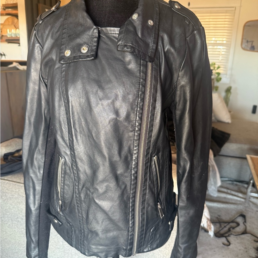 Elegant Black Faux Leather Jacket for Women